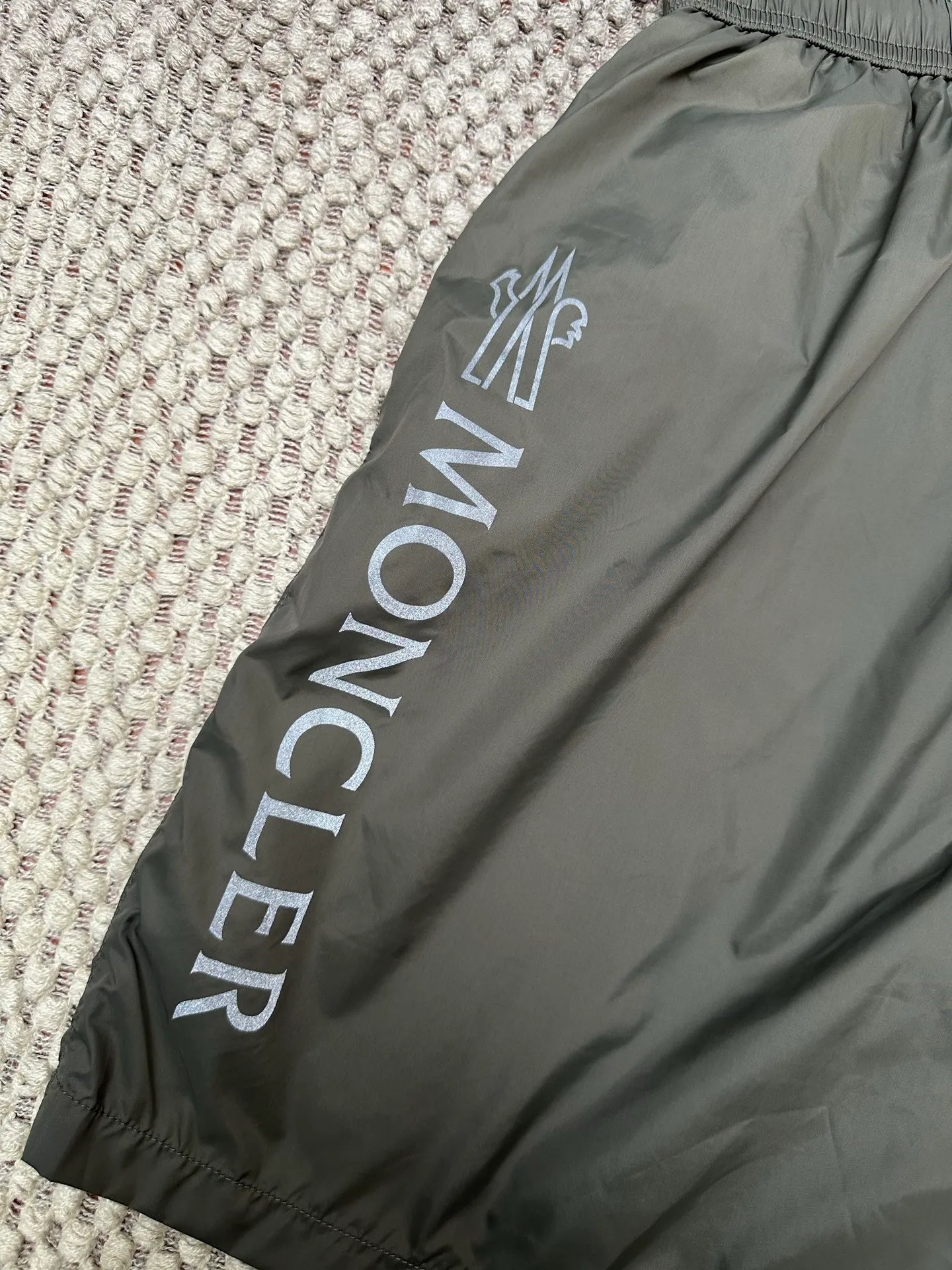 🔥P90💰 Moncler Logo Authentic ： ： Logo Classic Logo Breathable Logo ：Black White Navy Blue Gray Green size：M L XL 2XL 3XL（90-200 ） ⚠️ / /